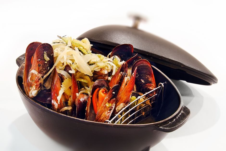 One-Pot Mussels in White Wine and Garlic